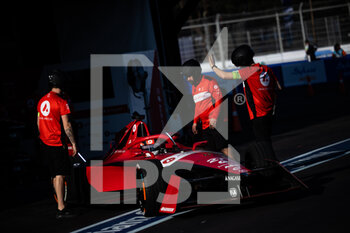 2023-02-11 - 27 DENNIS Jake (gbr), Avalanche Andretti Formula E, Spark-Porsche, Porsche 99X Electric, action pitlane during the 2023 Hyderabad ePrix, 3rd meeting of the 2022-23 ABB FIA Formula E World Championship, on the Hyderabad Street Circuit from February 9 to 11, in Hyderabad, India - AUTO - 2022 FORMULA E HYDERABAD EPRIX - FORMULA E - MOTORS