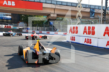 2023-02-11 - 05 HUGHES Jake (gbr), Neom McLaren Formula E Team, Spark-Nissan, Nissan e-4ORCE 04, action during the 2023 Hyderabad ePrix, 3rd meeting of the 2022-23 ABB FIA Formula E World Championship, on the Hyderabad Street Circuit from February 9 to 11, in Hyderabad, India - AUTO - 2022 FORMULA E HYDERABAD EPRIX - FORMULA E - MOTORS