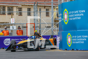2023-02-25 - 05 HUGHES Jake (gbr), Neom McLaren Formula E Team, Spark-Nissan, Nissan e-4ORCE 04, action during the 2023 Cape Town ePrix, 4th meeting of the 2022-23 ABB FIA Formula E World Championship, on the Cap Town Street Circuit from February 23 to 25, in Cape Town, South Africa - AUTO - 2023 FORMULA E CAPE TOWN EPRIX - FORMULA E - MOTORS