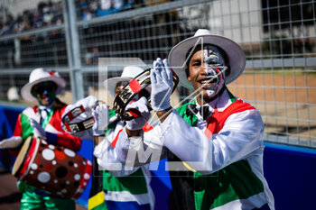 2023-02-25 - south african music ambiance grille de depart, starting grid during the 2023 Cape Town ePrix, 4th meeting of the 2022-23 ABB FIA Formula E World Championship, on the Cape Town Street Circuit from February 23 to 25, in Cape Town, South Africa - AUTO - 2023 FORMULA E CAPE TOWN EPRIX - FORMULA E - MOTORS