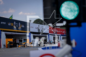 2023-03-23 - ambiance pit lane during the 2023 Sao Paulo ePrix, 5th meeting of the 2022-23 ABB FIA Formula E World Championship, on the Sao Paulo Street Circuit from March 23 to 25, 2023 in Sao Paulo, Brazil - AUTO - 2023 FORMULA E SAO PAULO EPRIX - FORMULA E - MOTORS