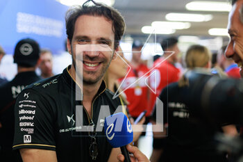 2023-03-24 - VERGNE Jean-Eric (fra), DS Penske Formula E Team, Spark-DS, DS E-Tense FE23, portrait Media Pen during at the 2023 Sao Paulo ePrix, 5th meeting of the 2022-23 ABB FIA Formula E World Championship, on the Sao Paulo Street Circuit from March 23 to 25, 2023 in Sao Paulo, Brazil - AUTO - 2023 FORMULA E SAO PAULO EPRIX - FORMULA E - MOTORS