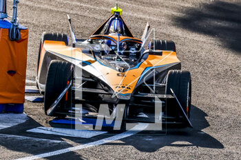 2023-03-24 - 05 HUGHES Jake (gbr), Neom McLaren Formula E Team, Spark-Nissan, Nissan e-4ORCE 04, action during the 2023 Sao Paulo ePrix, 5th meeting of the 2022-23 ABB FIA Formula E World Championship, on the Sao Paulo Street Circuit from March 23 to 25, 2023 in Sao Paulo, Brazil - AUTO - 2023 FORMULA E SAO PAULO EPRIX - FORMULA E - MOTORS