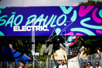 2023-03-25 - EVANS Mitch (nzl), Jaguar TCS Racing, Spark-Jaguar, Jaguar I - Time 6, portrait celebrating his win during the 2023 Sao Paulo ePrix, 5th meeting of the 2022-23 ABB FIA Formula E World Championship, on the Sao Paulo Street Circuit from March 23 to 25, 2023 in Sao Paulo, Brazil - AUTO - 2023 FORMULA E SAO PAULO EPRIX - FORMULA E - MOTORS