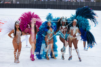 2023-03-25 - Brazilian dancers, danseuses brésiliennes at the podium during the 2023 Sao Paulo ePrix, 5th meeting of the 2022-23 ABB FIA Formula E World Championship, on the Sao Paulo Street Circuit from March 23 to 25, 2023 in Sao Paulo, Brazil - AUTO - 2023 FORMULA E SAO PAULO EPRIX - FORMULA E - MOTORS