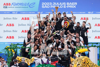 2023-03-25 - Jaguar TCS Racing, Spark-Jaguar, Jaguar I - Time 6, team celebration and family picture podium during the 2023 Sao Paulo ePrix, 5th meeting of the 2022-23 ABB FIA Formula E World Championship, on the Sao Paulo Street Circuit from March 23 to 25, 2023 in Sao Paulo, Brazil - AUTO - 2023 FORMULA E SAO PAULO EPRIX - FORMULA E - MOTORS