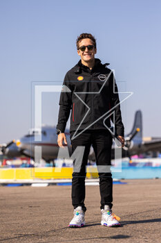 2023-04-21 - FENESTRAZ Sacha (fra), Nissan Formula E Team, Spark-Nissan, Nissan e-4ORCE 04, portrait at the trackwalk during the 2023 Berlin ePrix, 6th meeting of the 2022-23 ABB FIA Formula E World Championship, on the Tempelhof Airport Street Circuit from April 21 to 23, 2023 in Berlin, Germany - AUTO - 2023 FORMULA E BERLIN EPRIX - FORMULA E - MOTORS