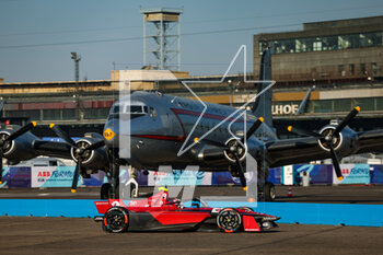 2023-04-22 - 36 LOTTERER André (ger), Avalanche Andretti Formula E, Spark-Porsche, Porsche 99X Electric, action during the 2023 Berlin ePrix, 6th meeting of the 2022-23 ABB FIA Formula E World Championship, on the Tempelhof Airport Street Circuit from April 21 to 23, 2023 in Berlin, Germany - AUTO - 2023 FORMULA E BERLIN EPRIX - FORMULA E - MOTORS