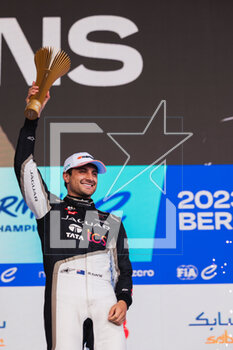 2023-04-22 - EVANS Mitch (nzl), Jaguar TCS Racing, Spark-Jaguar, Jaguar I - Time 6, portrait podium during the 2023 Berlin ePrix, 6th meeting of the 2022-23 ABB FIA Formula E World Championship, on the Tempelhof Airport Street Circuit from April 21 to 23, 2023 in Berlin, Germany - AUTO - 2023 FORMULA E BERLIN EPRIX - FORMULA E - MOTORS