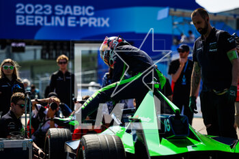 2023-04-22 - BUEMI Sébastien (swi), Envision Racing, Spark-Jaguar, Jaguar I - Time 6, portrait starting grid during the 2023 Berlin ePrix, 6th meeting of the 2022-23 ABB FIA Formula E World Championship, on the Tempelhof Airport Street Circuit from April 21 to 23, 2023 in Berlin, Germany - AUTO - 2023 FORMULA E BERLIN EPRIX - FORMULA E - MOTORS