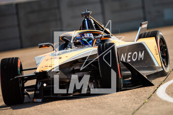 2023-04-22 - 58 RAST René (ger), Neom McLaren Formula E Team, Spark-Nissan, Nissan e-4ORCE 04, action crash during the 2023 Berlin ePrix, 6th meeting of the 2022-23 ABB FIA Formula E World Championship, on the Tempelhof Airport Street Circuit from April 21 to 23, 2023 in Berlin, Germany - AUTO - 2023 FORMULA E BERLIN EPRIX - FORMULA E - MOTORS
