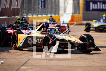 2023-04-22 - 05 HUGHES Jake (gbr), Neom McLaren Formula E Team, Spark-Nissan, Nissan e-4ORCE 04, action during the 2023 Berlin ePrix, 6th meeting of the 2022-23 ABB FIA Formula E World Championship, on the Tempelhof Airport Street Circuit from April 21 to 23, 2023 in Berlin, Germany - AUTO - 2023 FORMULA E BERLIN EPRIX - FORMULA E - MOTORS