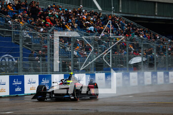 2023-04-23 - 08 ROWLAND Oliver (gbr), Mahindra Racing, Spark-Mahindra, Mahindra M9-Electro, action during the 2023 Berlin ePrix, 6th meeting of the 2022-23 ABB FIA Formula E World Championship, on the Tempelhof Airport Street Circuit from April 21 to 23, 2023 in Berlin, Germany - AUTO - 2023 FORMULA E BERLIN EPRIX - FORMULA E - MOTORS