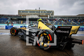 2023-04-23 - 25 VERGNE Jean-Eric (fra), DS Penske Formula E Team, Spark-DS, DS E-Tense FE23, action pitlane during the 2023 Berlin ePrix, 6th meeting of the 2022-23 ABB FIA Formula E World Championship, on the Tempelhof Airport Street Circuit from April 21 to 23, 2023 in Berlin, Germany - AUTO - 2023 FORMULA E BERLIN EPRIX - FORMULA E - MOTORS