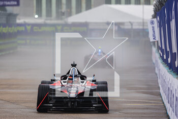 2023-04-23 - 94 WEHRLEIN Pascal (ger), TAG HAUER Porsche Formula E Team, Porsche 99X Electric, action pluie, rain during the 2023 Berlin ePrix, 6th meeting of the 2022-23 ABB FIA Formula E World Championship, on the Tempelhof Airport Street Circuit from April 21 to 23, 2023 in Berlin, Germany - AUTO - 2023 FORMULA E BERLIN EPRIX - FORMULA E - MOTORS