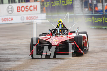 2023-04-23 - 17 NATO Norman (fra), Nissan Formula E Team, Spark-Nissan, Nissan e-4ORCE 04, action pluie, rain during the 2023 Berlin ePrix, 6th meeting of the 2022-23 ABB FIA Formula E World Championship, on the Tempelhof Airport Street Circuit from April 21 to 23, 2023 in Berlin, Germany - AUTO - 2023 FORMULA E BERLIN EPRIX - FORMULA E - MOTORS