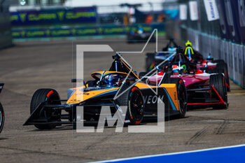 2023-04-23 - 58 RAST René (ger), Neom McLaren Formula E Team, Spark-Nissan, Nissan e-4ORCE 04, action during the 2023 Berlin ePrix, 6th meeting of the 2022-23 ABB FIA Formula E World Championship, on the Tempelhof Airport Street Circuit from April 21 to 23, 2023 in Berlin, Germany - AUTO - 2023 FORMULA E BERLIN EPRIX - FORMULA E - MOTORS