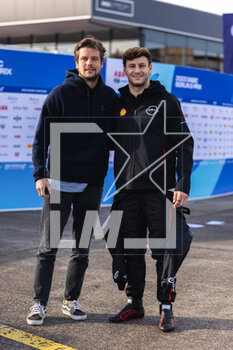 2023-04-24 - TAMBAY Adrien (fra), Team ABT, Spark-Mahindra, Mahindra M9-Electro, portrait and MARTINS Victor (fra), Nissan Formula E Team, Spark-Nissan, Nissan e-4ORCE 04, portrait during the 2023 Rookie Test of the 2022-23 ABB FIA Formula E World Championship, on the Tempelhof Airport Street Circuit on April 24, 2023 in Berlin, Germany - AUTO - 2023 FORMULA E ROOKIE TEST - BERLIN - FORMULA E - MOTORS