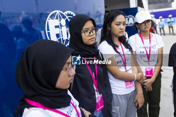 2023-06-02 - Girls on track program at the FIA garage during the 2023 Jakarta ePrix, 8th meeting of the 2022-23 ABB FIA Formula E World Championship, on the Jakarta International e-Prix Circuit from June 2 to 3, 2023 in Jakarta, Indonesia - AUTO - 2023 FORMULA E JAKARTA EPRIX - FORMULA E - MOTORS