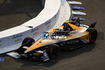 2023-06-02 - 05 HUGHES Jake (gbr), Neom McLaren Formula E Team, Spark-Nissan, Nissan e-4ORCE 04, action during the 2023 Jakarta ePrix, 8th meeting of the 2022-23 ABB FIA Formula E World Championship, on the Jakarta International e-Prix Circuit from June 2 to 3, 2023 in Jakarta, Indonesia - AUTO - 2023 FORMULA E JAKARTA EPRIX - FORMULA E - MOTORS