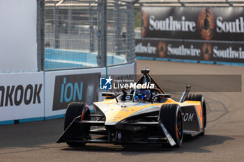 2023-06-02 - 58 RAST René (ger), Neom McLaren Formula E Team, Spark-Nissan, Nissan e-4ORCE 04, action Hankook tyres tires during the 2023 Jakarta ePrix, 8th meeting of the 2022-23 ABB FIA Formula E World Championship, on the Jakarta International e-Prix Circuit from June 2 to 3, 2023 in Jakarta, Indonesia - AUTO - 2023 FORMULA E JAKARTA EPRIX - FORMULA E - MOTORS