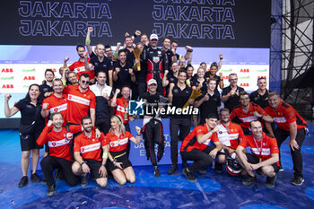 2023-06-03 - Parc fermé, WEHRLEIN Pascal (ger), TAG HAUER Porsche Formula E Team, Porsche 99X Electric, with DENNIS Jake (gbr), Avalanche Andretti Formula E, Spark-Porsche, Porsche 99X Electric, portrait during the 2023 Jakarta ePrix, 8th meeting of the 2022-23 ABB FIA Formula E World Championship, on the Jakarta International e-Prix Circuit from June 2 to 3, 2023 in Jakarta, Indonesia - AUTO - 2023 FORMULA E JAKARTA EPRIX - FORMULA E - MOTORS