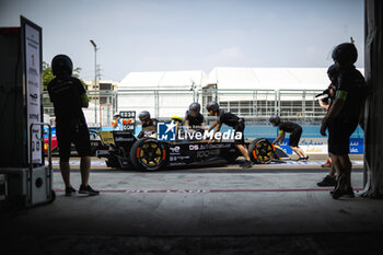 2023-06-03 - 25 VERGNE Jean-Eric (fra), DS Penske Formula E Team, Spark-DS, DS E-Tense FE23, ambiance during the 2023 Jakarta ePrix, 8th meeting of the 2022-23 ABB FIA Formula E World Championship, on the Jakarta International e-Prix Circuit from June 2 to 3, 2023 in Jakarta, Indonesia - AUTO - 2023 FORMULA E JAKARTA EPRIX - FORMULA E - MOTORS