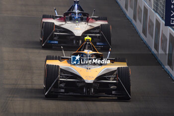 2023-06-04 - 05 HUGHES Jake (gbr), Neom McLaren Formula E Team, Spark-Nissan, Nissan e-4ORCE 04, action during the 2023 Jakarta ePrix, 8th meeting of the 2022-23 ABB FIA Formula E World Championship, on the Jakarta International e-Prix Circuit from June 2 to 3, 2023 in Jakarta, Indonesia - AUTO - 2023 FORMULA E JAKARTA EPRIX - FORMULA E - MOTORS
