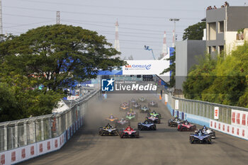2023-06-04 - Start of the race, 07 GUNTHER Maximilian (ger), Maserati MSG Racing, Spark-Venturi, action during the 2023 Jakarta ePrix, 8th meeting of the 2022-23 ABB FIA Formula E World Championship, on the Jakarta International e-Prix Circuit from June 2 to 3, 2023 in Jakarta, Indonesia - AUTO - 2023 FORMULA E JAKARTA EPRIX - FORMULA E - MOTORS