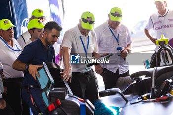 2023-06-23 - FIA Scrutineering briefing during the 2023 Southwire Portland ePrix, 9th meeting of the 2022-23 ABB FIA Formula E World Championship, on the Portland International Raceway from June 22 to 24, 2023 in Portland, United States of America - AUTO - 2023 FORMULA E PORTLAND EPRIX - FORMULA E - MOTORS