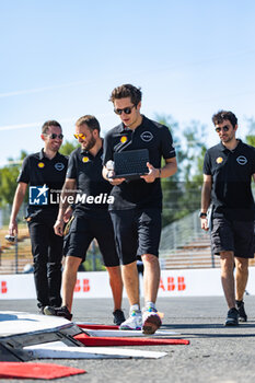 2023-06-23 - FENESTRAZ Sacha (fra), Nissan Formula E Team, Spark-Nissan, Nissan e-4ORCE 04, portrait at the trackwalk during the 2023 Southwire Portland ePrix, 9th meeting of the 2022-23 ABB FIA Formula E World Championship, on the Portland International Raceway from June 22 to 24, 2023 in Portland, United States of America - AUTO - 2023 FORMULA E PORTLAND EPRIX - FORMULA E - MOTORS