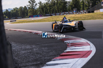 2023-06-23 - 05 HUGHES Jake (gbr), Neom McLaren Formula E Team, Spark-Nissan, Nissan e-4ORCE 04, action during the 2023 Southwire Portland ePrix, 9th meeting of the 2022-23 ABB FIA Formula E World Championship, on the Portland International Raceway from June 22 to 24, 2023 in Portland, United States of America - AUTO - 2023 FORMULA E PORTLAND EPRIX - FORMULA E - MOTORS