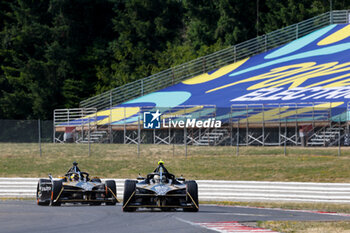2023-06-24 - 25 VERGNE Jean-Eric (fra), DS Penske Formula E Team, Spark-DS, DS E-Tense FE23, action, 01 VANDOORNE Stoffel (bel), DS Penske Formula E Team, Spark-DS, DS E-Tense FE23, action, during the 2023 Southwire Portland ePrix, 9th meeting of the 2022-23 ABB FIA Formula E World Championship, on the Portland International Raceway from June 22 to 24, 2023 in Portland, United States of America - AUTO - 2023 FORMULA E PORTLAND EPRIX - FORMULA E - MOTORS
