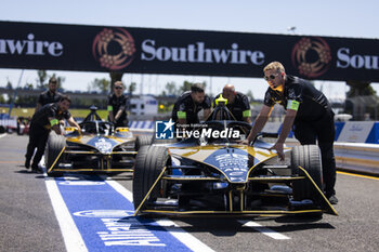 2023-06-24 - 25 VERGNE Jean-Eric (fra), DS Penske Formula E Team, Spark-DS, DS E-Tense FE23, ambiance during the 2023 Southwire Portland ePrix, 9th meeting of the 2022-23 ABB FIA Formula E World Championship, on the Portland International Raceway from June 22 to 24, 2023 in Portland, United States of America - AUTO - 2023 FORMULA E PORTLAND EPRIX - FORMULA E - MOTORS