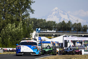 2023-06-25 - Safety car during the 2023 Southwire Portland ePrix, 9th meeting of the 2022-23 ABB FIA Formula E World Championship, on the Portland International Raceway from June 22 to 24, 2023 in Portland, United States of America - AUTO - 2023 FORMULA E PORTLAND EPRIX - FORMULA E - MOTORS