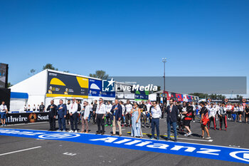 2023-06-25 - AGAG Alejandro (spa) CEO of Formula E Holding, portrait, DODDS Jeff, Chief Executive Officer - Formula E, portrait, LONGO Alberto, Formula E Chief Championship Officer & Co Founder, portrait US National Anthem , grille de depart, starting grid during the 2023 Southwire Portland ePrix, 9th meeting of the 2022-23 ABB FIA Formula E World Championship, on the Portland International Raceway from June 22 to 24, 2023 in Portland, United States of America - AUTO - 2023 FORMULA E PORTLAND EPRIX - FORMULA E - MOTORS