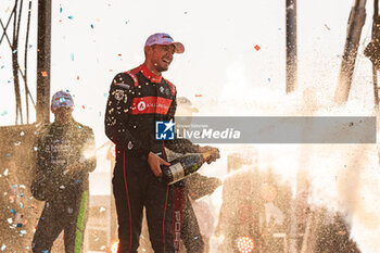 2023-06-25 - DENNIS Jake (gbr), Avalanche Andretti Formula E, Spark-Porsche, Porsche 99X Electric, portrait at the podium during the 2023 Southwire Portland ePrix, 9th meeting of the 2022-23 ABB FIA Formula E World Championship, on the Portland International Raceway from June 22 to 24, 2023 in Portland, United States of America - AUTO - 2023 FORMULA E PORTLAND EPRIX - FORMULA E - MOTORS