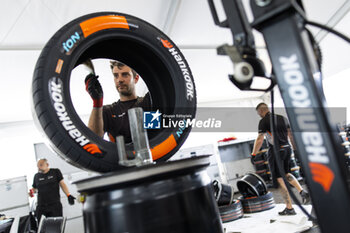 2023-07-13 - Tyre, Hankook during the 2023 Hankook Rome ePrix, 10th meeting of the 2022-23 ABB FIA Formula E World Championship, on the Circuit Cittadino dell’EUR from July 14 to 16, 2023 in Rome, Italy - AUTO - 2023 FORMULA E ROME EPRIX - FORMULA E - MOTORS
