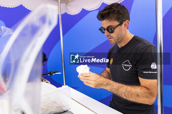 2023-07-13 - NATO Norman (fra), Nissan Formula E Team, Spark-Nissan, Nissan e-4ORCE 04, portrait doing ice cream during the 2023 Hankook Rome ePrix, 10th meeting of the 2022-23 ABB FIA Formula E World Championship, on the Circuit Cittadino dell’EUR from July 14 to 16, 2023 in Rome, Italy - AUTO - 2023 FORMULA E ROME EPRIX - FORMULA E - MOTORS