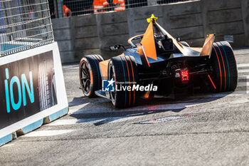 2023-07-15 - 05 HUGHES Jake (gbr), Neom McLaren Formula E Team, Spark-Nissan, Nissan e-4ORCE 04, action during the 2023 Hankook Rome ePrix, 10th meeting of the 2022-23 ABB FIA Formula E World Championship, on the Circuit Cittadino dell’EUR from July 14 to 16, 2023 in Rome, Italy - AUTO - 2023 FORMULA E ROME EPRIX - FORMULA E - MOTORS