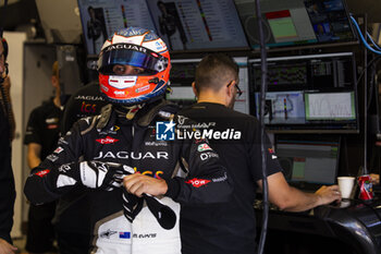 2023-07-15 - EVANS Mitch (nzl), Jaguar TCS Racing, Spark-Jaguar, Jaguar I - Time 6, portrait during the 2023 Hankook Rome ePrix, 10th meeting of the 2022-23 ABB FIA Formula E World Championship, on the Circuit Cittadino dell’EUR from July 14 to 16, 2023 in Rome, Italy - AUTO - 2023 FORMULA E ROME EPRIX - FORMULA E - MOTORS