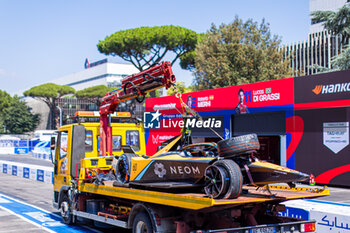 2023-07-15 - 05 HUGHES Jake (gbr), Neom McLaren Formula E Team, Spark-Nissan, Nissan e-4ORCE 04, ambiance during the 2023 Hankook Rome ePrix, 10th meeting of the 2022-23 ABB FIA Formula E World Championship, on the Circuit Cittadino dell’EUR from July 14 to 16, 2023 in Rome, Italy - AUTO - 2023 FORMULA E ROME EPRIX - FORMULA E - MOTORS