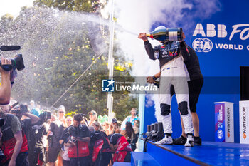 2023-07-15 - EVANS Mitch (nzl), Jaguar TCS Racing, Spark-Jaguar, Jaguar I - Time 6, portrait during the 2023 Hankook Rome ePrix, 10th meeting of the 2022-23 ABB FIA Formula E World Championship, on the Circuit Cittadino dell’EUR from July 14 to 16, 2023 in Rome, Italy - AUTO - 2023 FORMULA E ROME EPRIX - FORMULA E - MOTORS