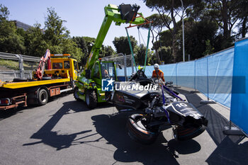 2023-07-15 - Crash, red flag, 10 BIRD Sam (gbr), Jaguar TCS Racing, Spark-Jaguar, Jaguar I - Time 6, action during the 2023 Hankook Rome ePrix, 10th meeting of the 2022-23 ABB FIA Formula E World Championship, on the Circuit Cittadino dell’EUR from July 14 to 16, 2023 in Rome, Italy - AUTO - 2023 FORMULA E ROME EPRIX - FORMULA E - MOTORS