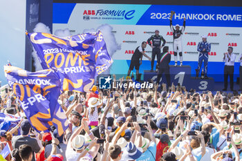 2023-07-15 - Podium ceremony, CASSIDY Nick (nzl), Envision Racing, Spark-Jaguar, Jaguar I - Time 6, EVANS Mitch (nzl), Jaguar TCS Racing, Spark-Jaguar, Jaguar I - Time 6, GUNTHER Maximilian (ger), Maserati MSG Racing, Spark-Venturi, portrait during the 2023 Hankook Rome ePrix, 10th meeting of the 2022-23 ABB FIA Formula E World Championship, on the Circuit Cittadino dell’EUR from July 14 to 16, 2023 in Rome, Italy - AUTO - 2023 FORMULA E ROME EPRIX - FORMULA E - MOTORS