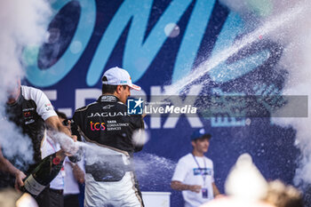 2023-07-15 - EVANS Mitch (nzl), Jaguar TCS Racing, Spark-Jaguar, Jaguar I - Time 6, portrait at the podium during the 2023 Hankook Rome ePrix, 10th meeting of the 2022-23 ABB FIA Formula E World Championship, on the Circuit Cittadino dell’EUR from July 14 to 16, 2023 in Rome, Italy - AUTO - 2023 FORMULA E ROME EPRIX - FORMULA E - MOTORS