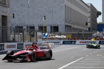 2023-07-15 - Jake Dennis and Nick Cassidy, during the Race 1, first day of competition of the FE Grand Prix of Rome 2023, Rome, Italy, 15/07/2023 - FE GRAND PRIX ROME 2023 - FIRST DAY - ROME, ITALY, 15/07/2023 - FORMULA E - MOTORS
