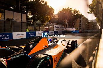 2023-07-16 - 05 HUGHES Jake (gbr), Neom McLaren Formula E Team, Spark-Nissan, Nissan e-4ORCE 04, action during the 2023 Hankook Rome ePrix, 10th meeting of the 2022-23 ABB FIA Formula E World Championship, on the Circuit Cittadino dell’EUR from July 14 to 16, 2023 in Rome, Italy - AUTO - 2023 FORMULA E ROME EPRIX - FORMULA E - MOTORS