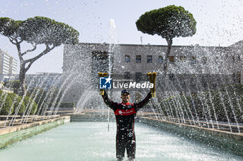 2023-07-16 - DENNIS Jake (gbr), Avalanche Andretti Formula E, Spark-Porsche, Porsche 99X Electric, portrait celebrating his win during the 2023 Hankook Rome ePrix, 10th meeting of the 2022-23 ABB FIA Formula E World Championship, on the Circuit Cittadino dell’EUR from July 14 to 16, 2023 in Rome, Italy - AUTO - 2023 FORMULA E ROME EPRIX - FORMULA E - MOTORS