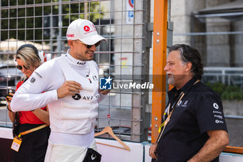 2023-07-16 - DENNIS Jake (gbr), Avalanche Andretti Formula E, Spark-Porsche, Porsche 99X Electric, portrait ANDRETTI Michael (usa), team Owner of Andretti Motorsport, portrait , grille de depart, starting grid during the 2023 Hankook Rome ePrix, 10th meeting of the 2022-23 ABB FIA Formula E World Championship, on the Circuit Cittadino dell’EUR from July 14 to 16, 2023 in Rome, Italy - AUTO - 2023 FORMULA E ROME EPRIX - FORMULA E - MOTORS